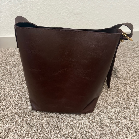Madewell Essential Medium Leather Bucket Tote - Picture 1 of 4